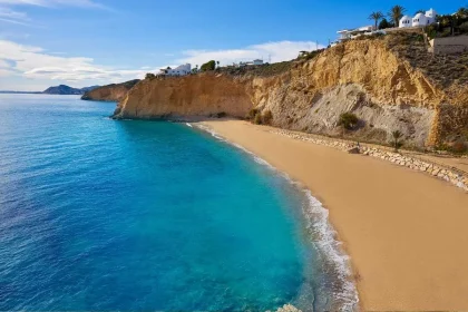 ce-village-cotier-peu-connu-a-ete-elu-tresor-cache-deurope-villajoyosa