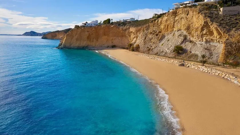 ce-village-cotier-peu-connu-a-ete-elu-tresor-cache-deurope-villajoyosa