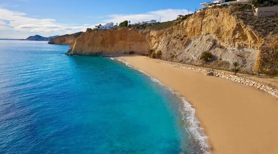 ce-village-cotier-peu-connu-a-ete-elu-tresor-cache-deurope-villajoyosa