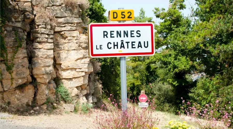 ce-village-meconnu-regorge-de-tresors-historiques-decouvrez-ce-lieu-incroyable-au-coeur-de-laude
