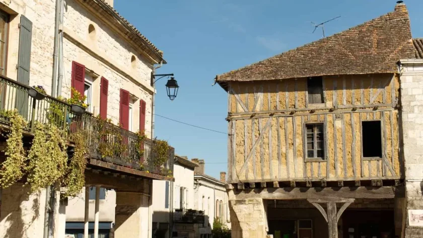 cette-cite-medievale-du-lot-et-garonne-est-lun-des-plus-beaux-villages-de-france