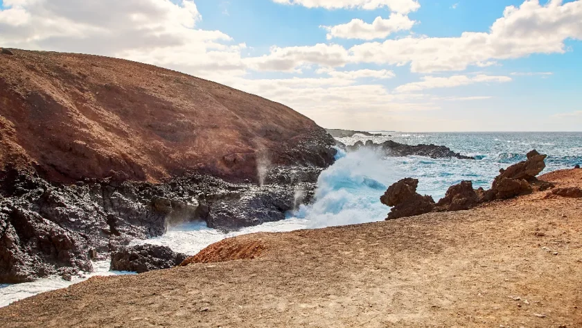 cette-destination-pas-chere-et-ensoleillee-est-parfaite-pour-partir-cet-automne-decouvrez-cette-incroyable-ile-en-europe