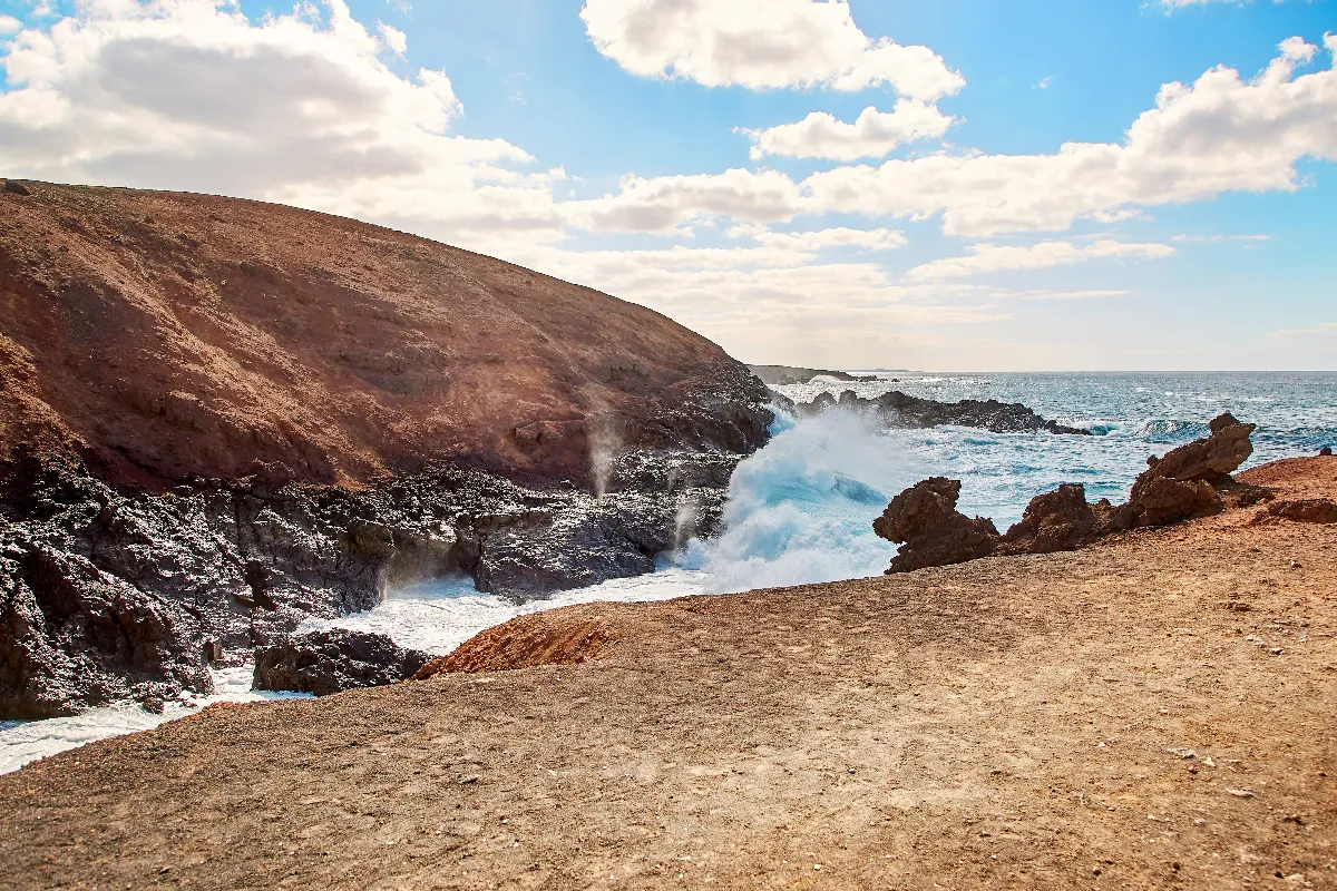 Cette destination pas chère et ensoleillée est parfaite pour partir cet automne : découvrez cette incroyable île en Europe