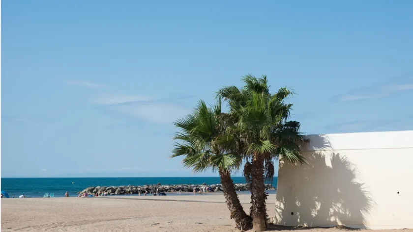 cette-plage-francaise-possede-lun-des-plus-beaux-sables-blancs-du-monde-voici-ou-trouver-ce-coin-de-paradis