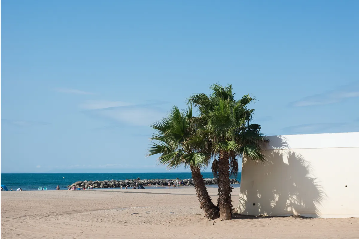 Cette plage française possède l’un des plus beaux sables blancs du