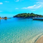 des-plages-dignes-des-maldives-et-des-pintes-a-2-euros-cette-destination-proche-de-la-france-reste-encore-sous-les-radars-ksamil-albanie