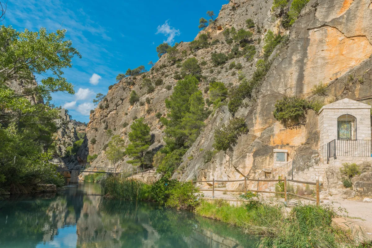 Encore méconnu des touristes, ce spa naturel en France est à découvrir totalement gratuitement !