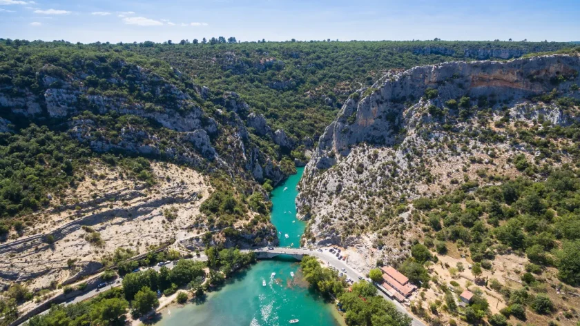 jusqua-700-metres-de-profondeur-ce-canyon-francais-est-le-plus-grand-deurope-voici-ou-le-decouvrir