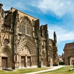 juste-a-cote-de-lyon-decouvrez-cette-cite-medievale-incroyable-qui-fait-partie-des-plus-beaux-villages-de-france