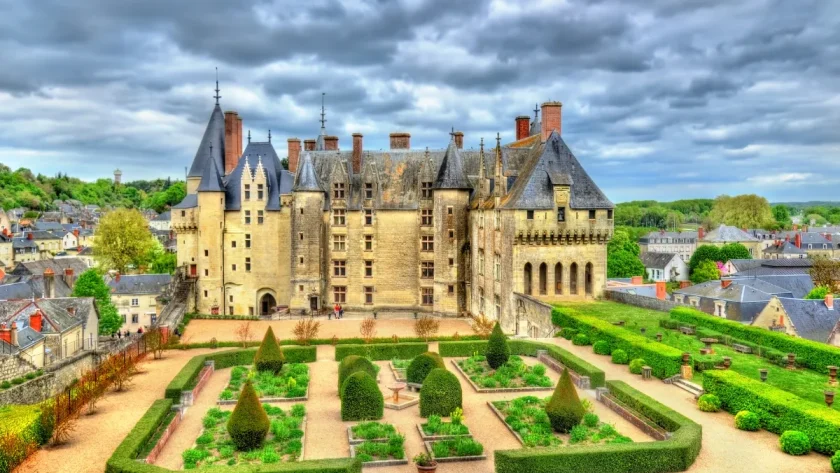 moins-connu-que-chambord-ce-chateau-de-la-loire-est-pourtant-lun-des-plus-beaux-a-voir-dans-la-region