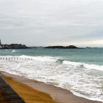 profitez-dun-spectacle-naturel-incroyable-sur-cette-plage-bretonne-voici-ou-voir-ce-phenomene