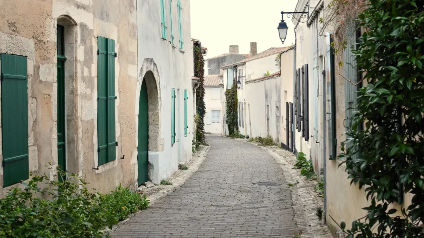 si-vous-cherchez-une-destination-calme-et-apaisante-cet-automne-cette-ile-en-france-est-le-lieu-parfait
