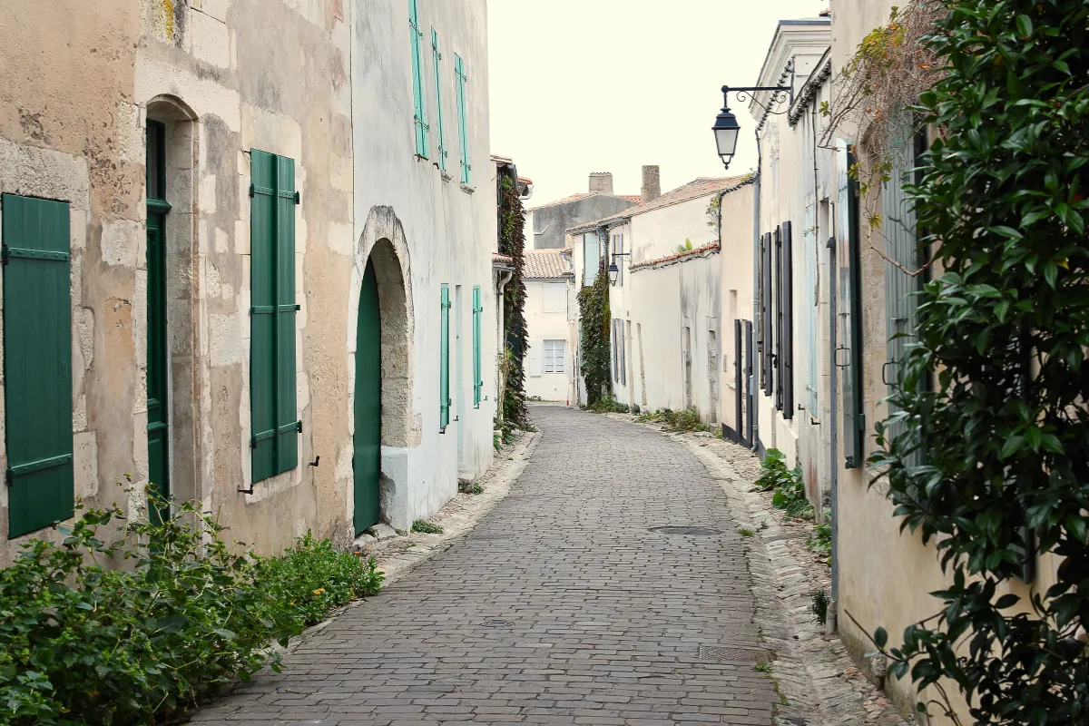 Si vous cherchez une destination calme et apaisante cet automne, cette île en France est le lieu parfait !