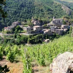 sur-les-hauteurs-du-massif-du-pilat-ce-petit-village-medieval-est-un-veritable-bijou-a-decouvrir