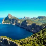 surnommee-la-tahiti-de-bretagne-cette-plage-exceptionnelle-merite-le-detour