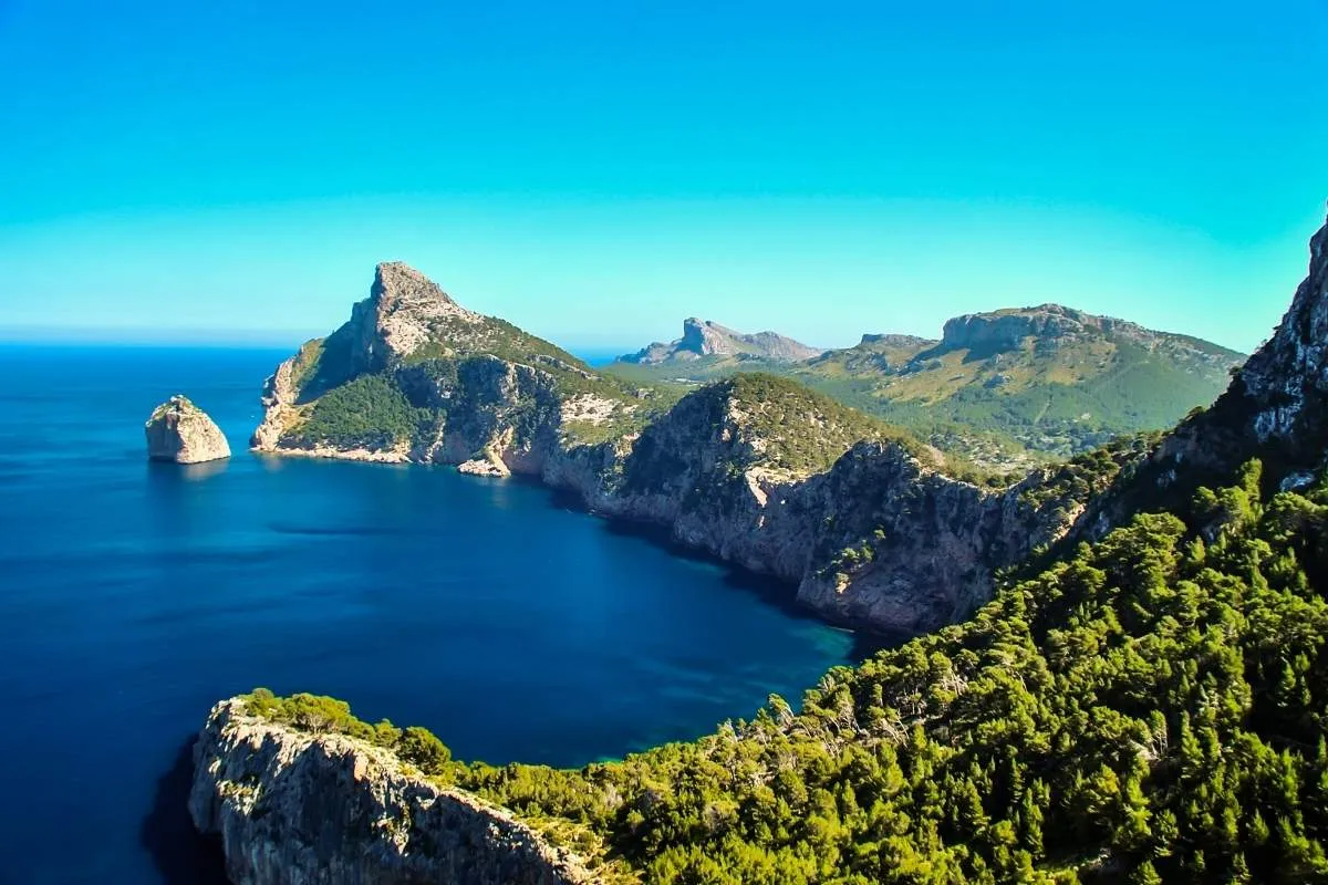Surnommée la « Tahiti de Bretagne », cette plage exceptionnelle mérite le détour !