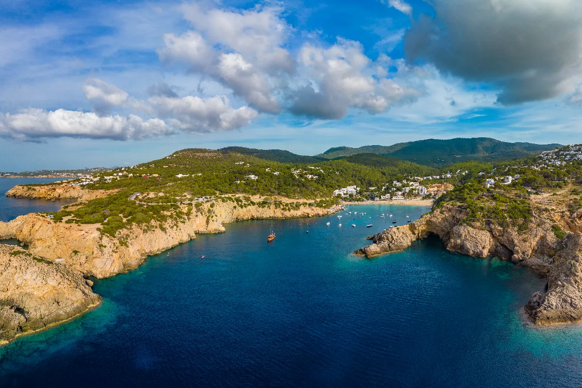 Très prisée l&rsquo;été, cette île des Baléares est la destination parfaite pour vos vacances d&rsquo;automne !