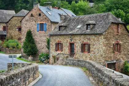 veritable-tresor-medieval-ce-village-cache-de-la-loire-figure-parmi-les-plus-beaux-de-france