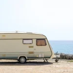 vous-voyagez-en-caravane-voici-tous-les-essentiels-a-ne-surtout-pas-oublier-pour-votre-prochain-periple