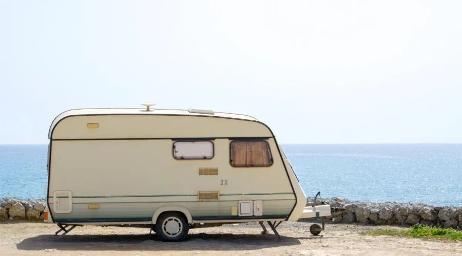 vous-voyagez-en-caravane-voici-tous-les-essentiels-a-ne-surtout-pas-oublier-pour-votre-prochain-periple
