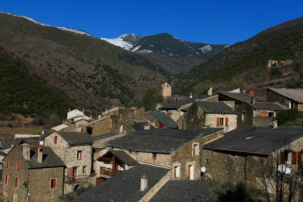 A 1250 mètres d’altitude, découvrez la beauté de ce petit village des Pyrénées-Orientales