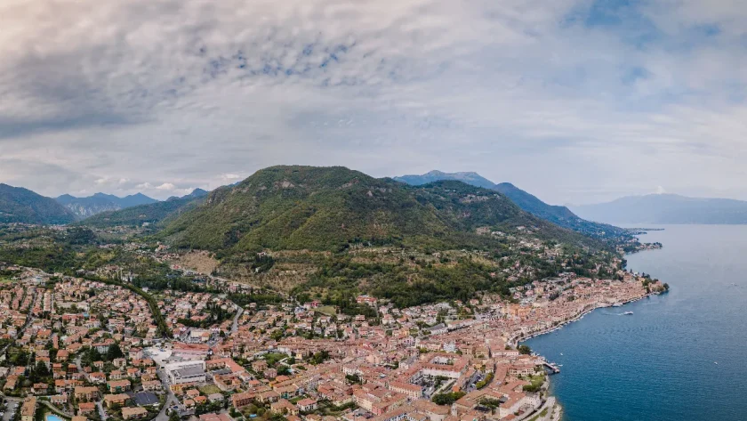 a-cote-de-milan-cette-petite-ville-meconnue-des-touristes-vous-promet-un-cadre-idyllique-pour-vos-prochaines-vacances