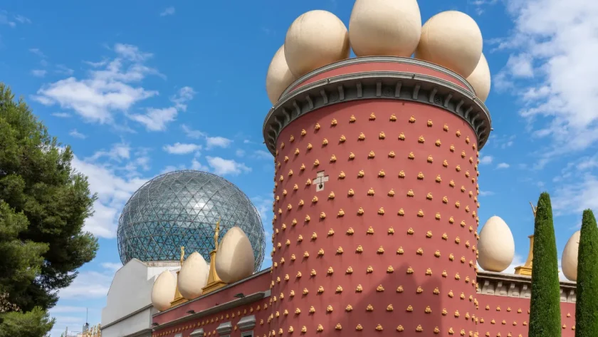 a-la-frontiere-entre-la-france-et-lespagne-cette-ville-espagnole-merite-absolument-le-detour-voici-laquelle