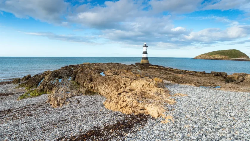 a-la-pointe-de-la-bretagne-ce-lieu-fait-partie-des-incontournables-de-la-region-voici-lequel