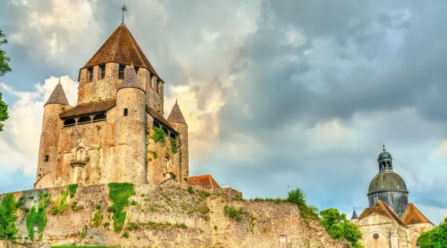 a-moins-d1h-de-paris-decouvrez-cette-petite-escapade-dans-ce-village-medieval-inscrit-au-patrimoine-mondial-de-lunesco