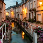 a-moins-de-2h-de-paris-cette-cite-medievale-vaut-le-detour-decouvrez-tout-le-patrimoine-historique-de-ce-village-unique