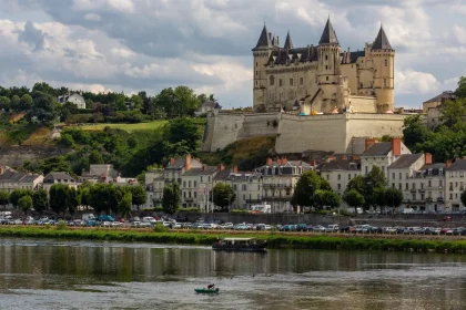 au-bord-de-la-loire-ce-chateau-fait-partie-des-plus-beaux-tresors-de-la-region-pays-de-la-loire-voici-lequel