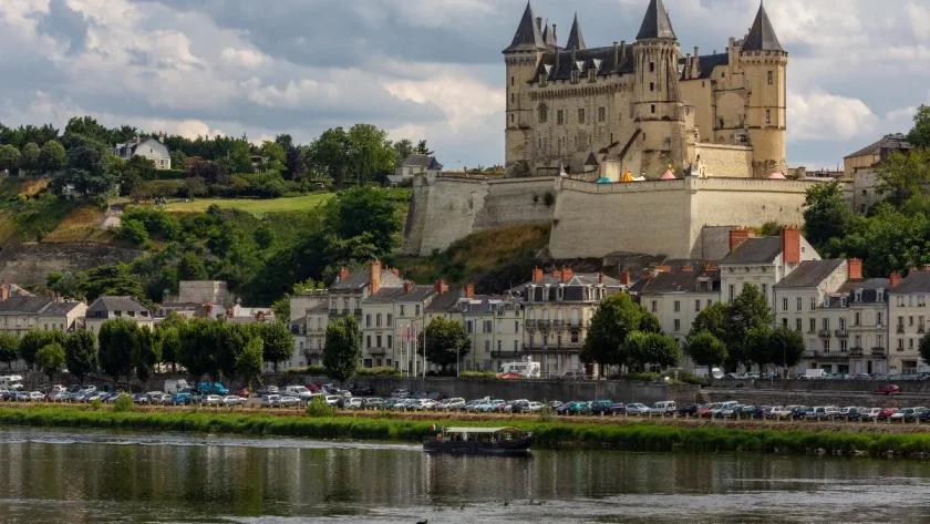 au-bord-de-la-loire-ce-chateau-fait-partie-des-plus-beaux-tresors-de-la-region-pays-de-la-loire-voici-lequel