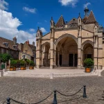 au-coeur-de-la-bourgogne-cette-petite-ville-dispose-dun-patrimoine-historique-incroyable-decouvrez-laquelle