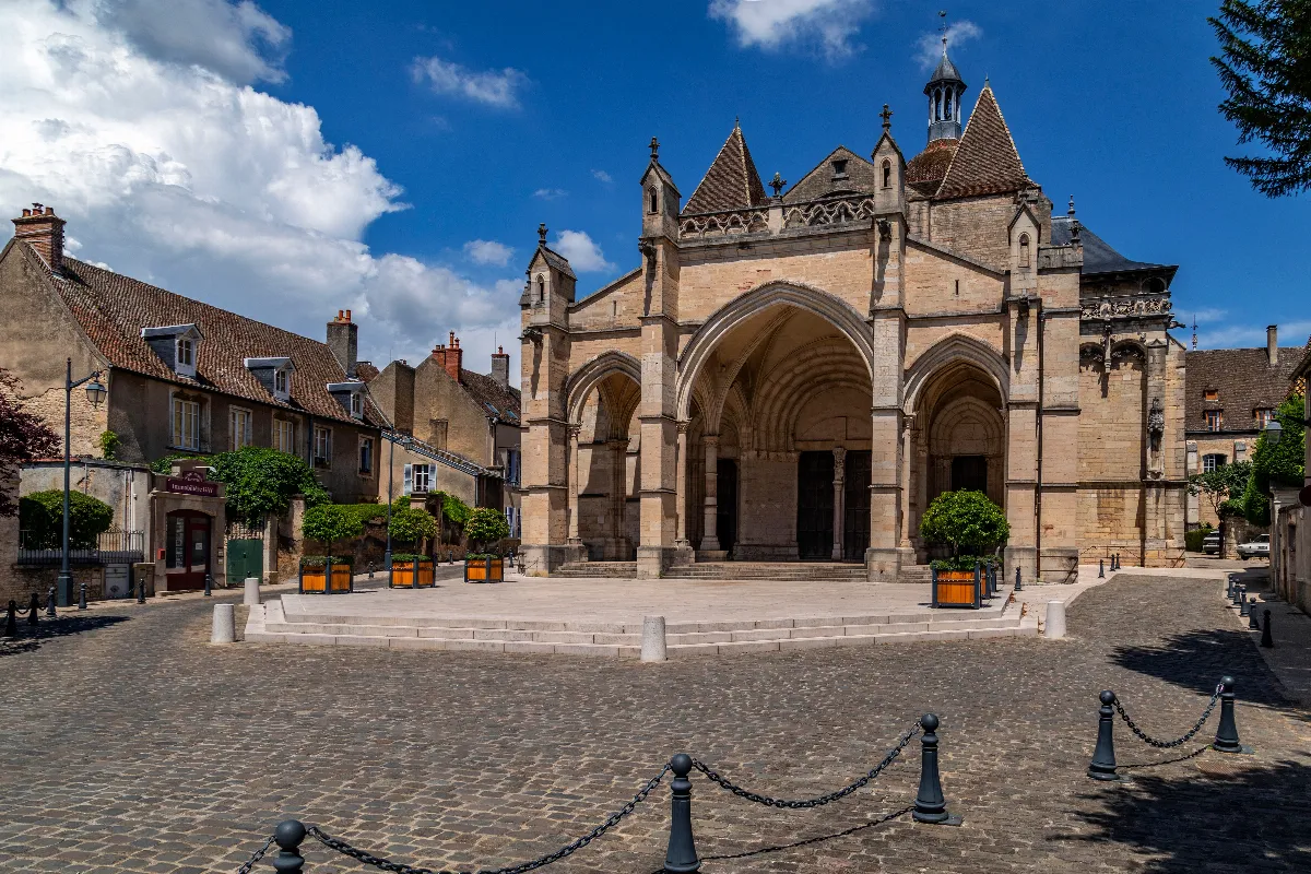 Au coeur de la Bourgogne, cette petite ville dispose d&rsquo;un patrimoine historique incroyable : découvrez laquelle