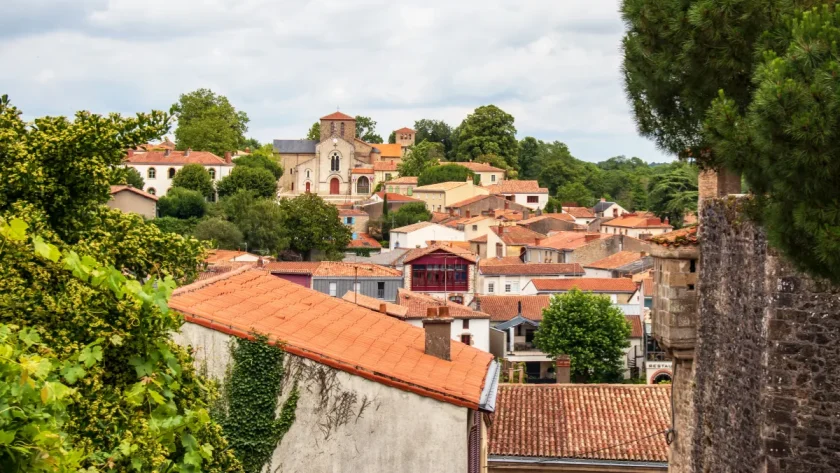 au-fil-des-siecles-ce-village-de-loire-atlantique-a-su-garder-son-authenticite-et-son-charme-voici-lequel