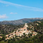 ce-petit-village-des-pyrenees-orientales-est-un-veritable-joyau-medieval-qui-vaut-le-decouvrir-voici-lequel