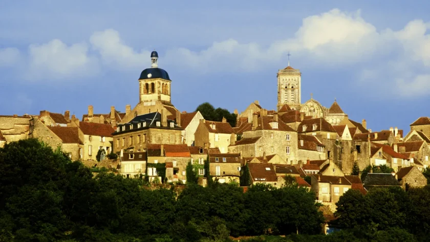 ce-village-francais-cache-un-mysterieux-tresor-de-plusieurs-milliard-deuros-decouvrez-lincroyable-histoire-de-cette-commune