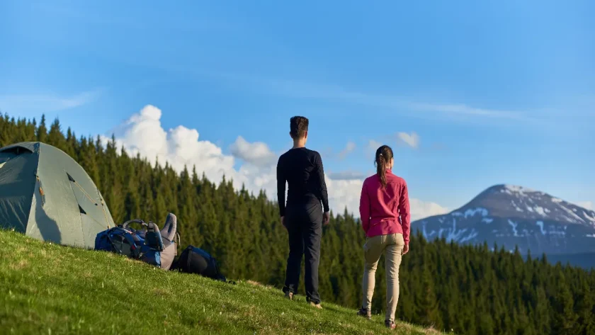 ces-7-objets-sont-indispensables-pour-reussir-votre-bivouac-a-travers-europe-voici-la-liste-a-suivre