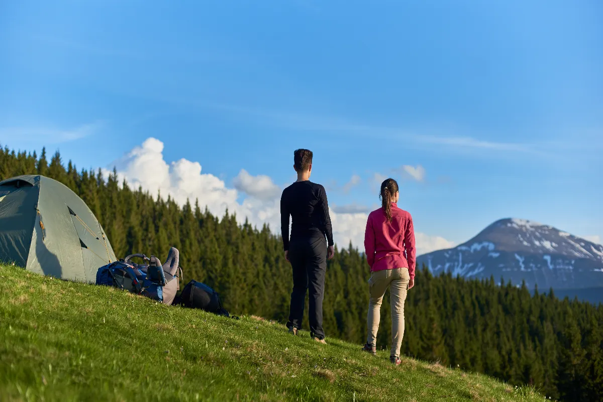 Ces 7 objets sont indispensables pour réussir votre bivouac à travers Europe : voici la liste à suivre