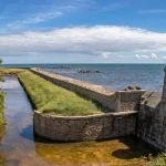 chargee-dhistoire-cette-ile-normande-est-un-veritable-joyau-a-decouvrir-dans-cette-region