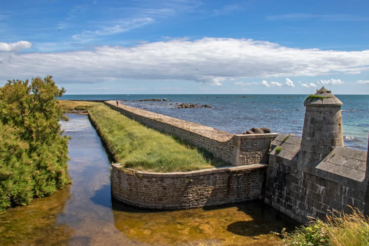 Chargée d&rsquo;histoire, cette île normande est un véritable joyau à découvrir dans cette région