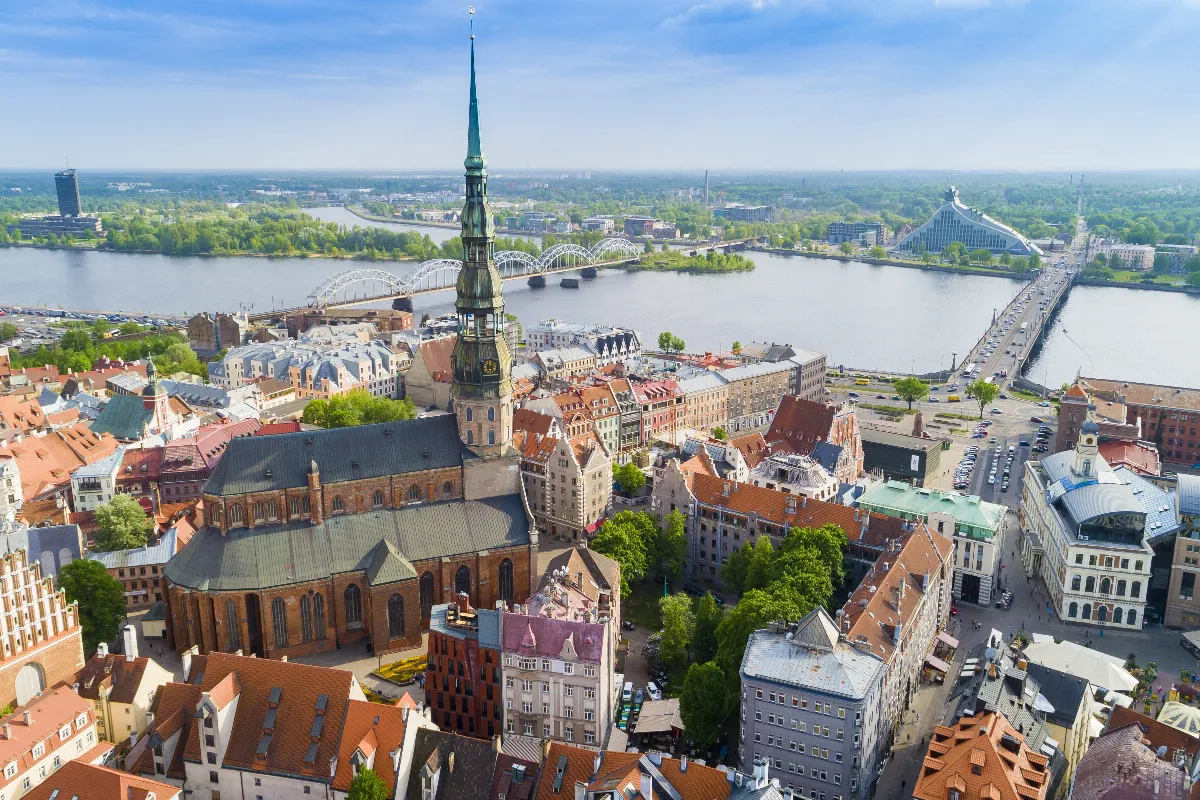 Encore méconnue, cette capitale européenne est la destination parfaite pour vos vacances de fin d&rsquo;année : voici laquelle