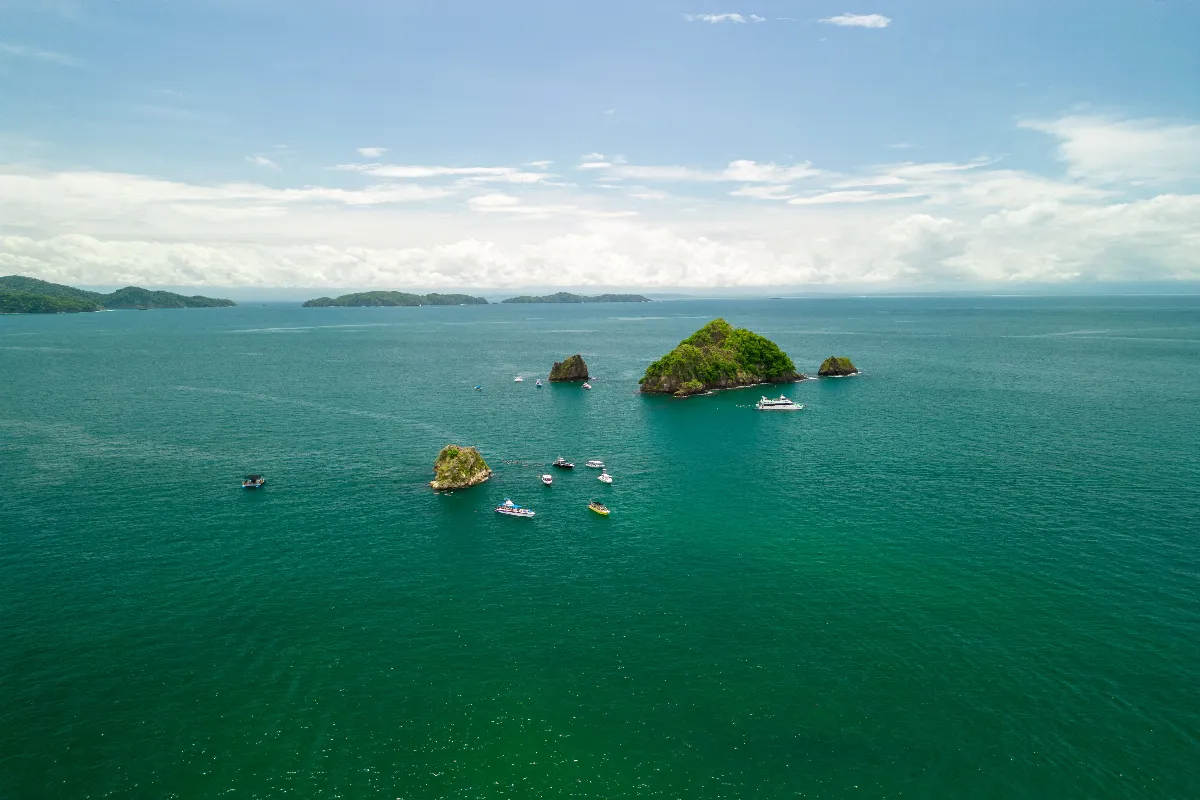 Encore méconnue, cette perle tropicale au large du Costa Rica, est un véritable paradis pour vos prochaines vacances