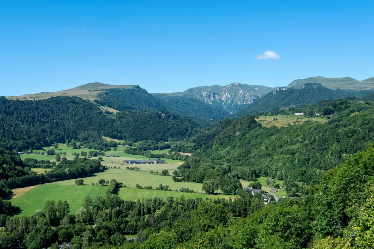 Encore méconnue, cette vallée en Auvergne vous promet des paysages naturels d&rsquo;exception : voici laquelle