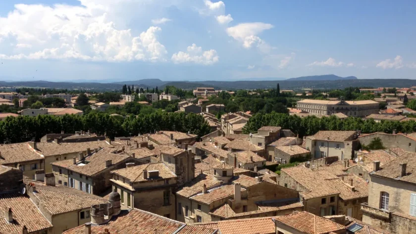 entre-la-provence-et-les-cevennes-ce-village-medieval-est-lendroit-reve-pour-une-petite-escapade-culinaire