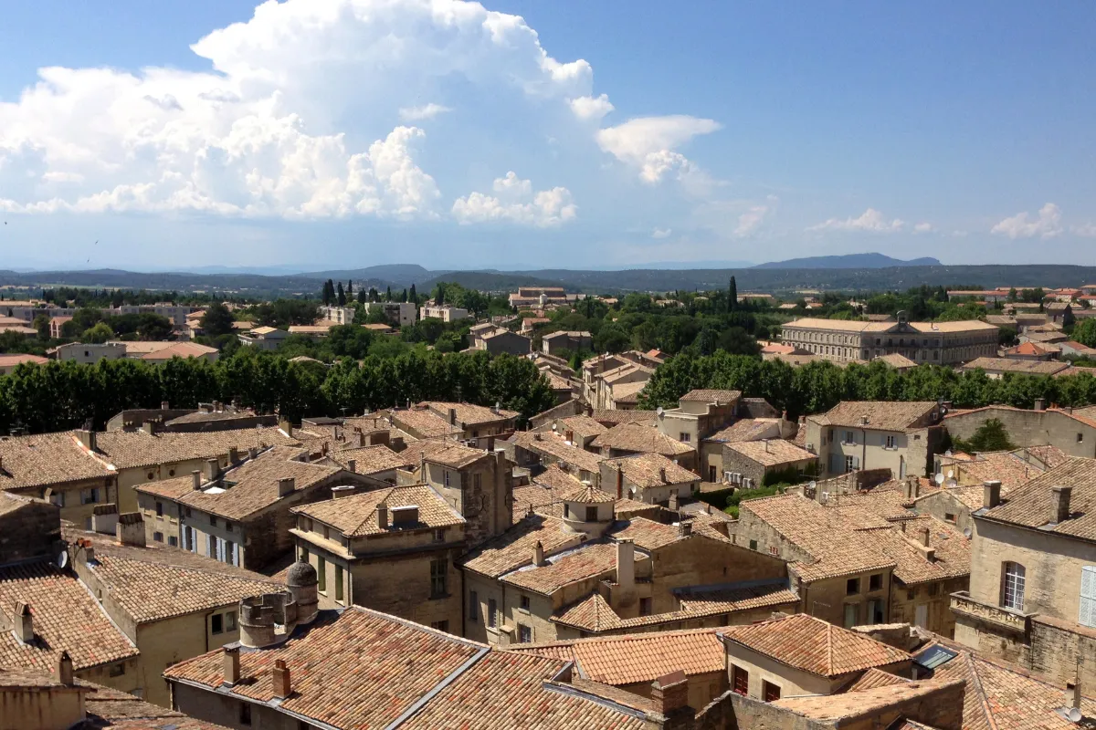 Entre la Provence et les Cévennes, ce village médiéval est l&rsquo;endroit rêvé pour une petite escapade culinaire