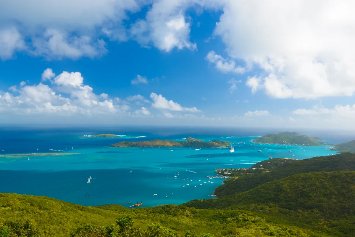 Moins connues que la Guadeloupe et la Martinique, ces 8 îles paradisiaques sont à découvrir pour vos vacances d&rsquo;hiver !
