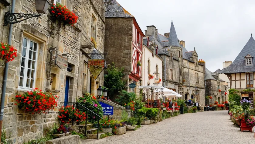 officiellement-classe-parmi-les-plus-beaux-villages-de-france-ce-joyau-du-morbihan-vaut-vraiment-le-detour