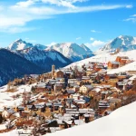 perchee-a-plus-de-2-000-metres-daltitude-cette-commune-fait-partie-des-plus-beaux-villages-de-france-decouvrez-ce-lieu-incroyable