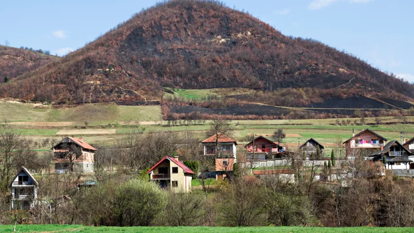 plus-anciennes-que-celles-degypte-ces-pyramides-cachees-par-la-montagne-si-situent-au-coeur-de-leurope-voici-ou-les-decouvrir